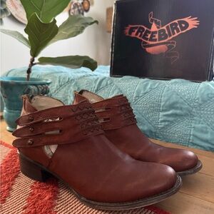 Freebird by Steven Slay size 10 GUC